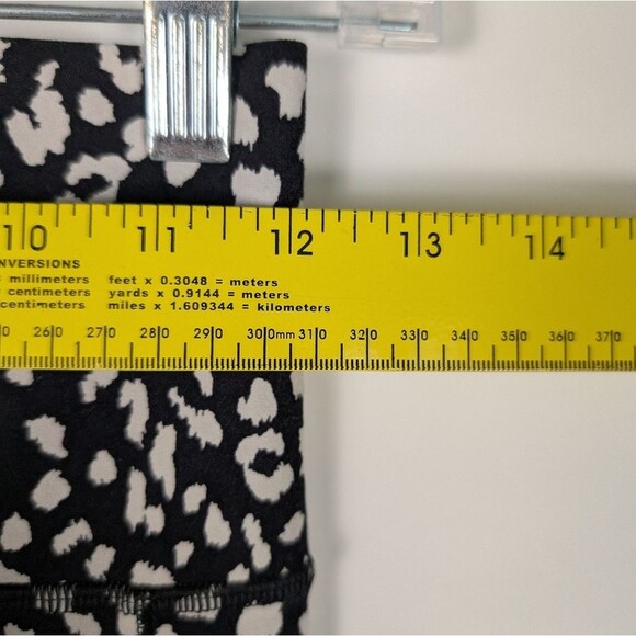 Athleta Salutation Stash Pocket II 7/8 Tight Women's XS Black Leopard Print - Picture 6 of 10